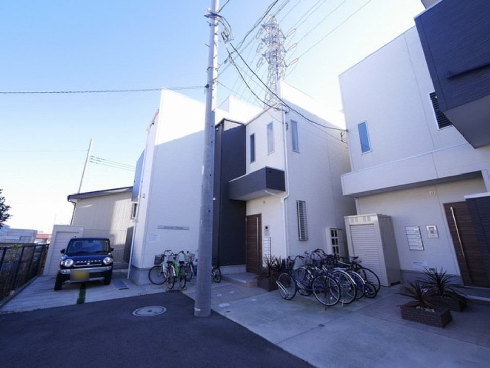 川口市榛松１丁目のアパートの駐車場