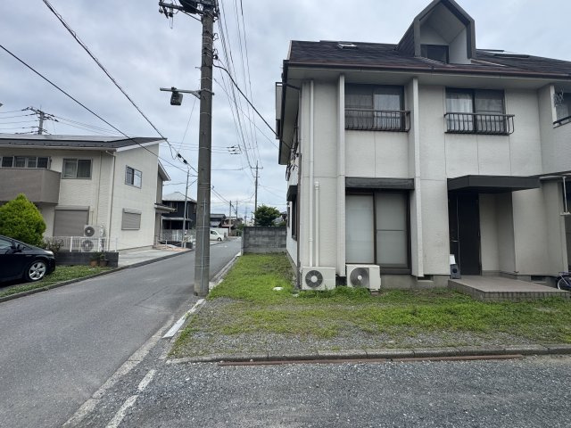 -三丁目不動産-　秩父市上町2丁目　平成7年築の前面道路含む現地写真