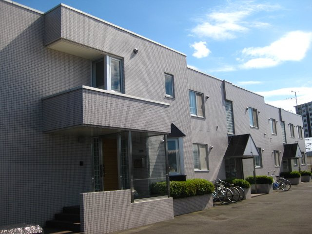 スカイラークヒルズマンション