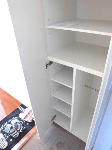クレスト久米川の収納|405号室の写真を使用しています。