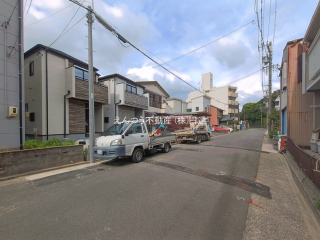 ハートフルタウン城屋敷町4丁目の前面道路含む現地写真