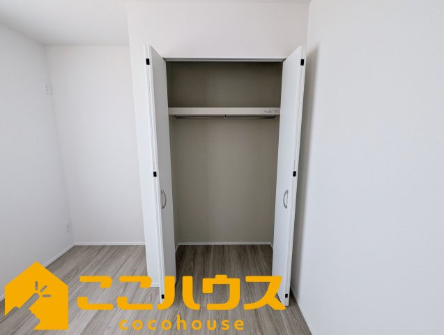 沖縄市知花1丁目273番　新築戸建て　全5棟　E号棟の収納|衣類を整理しやすい収納空間◎