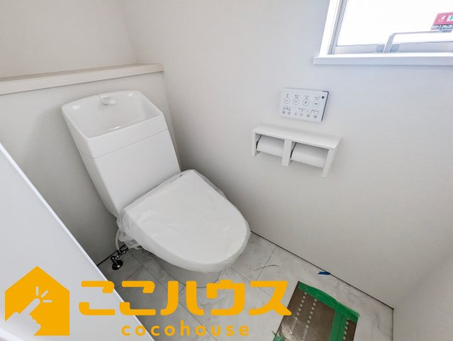 沖縄市知花1丁目273番　新築戸建て　全5棟　E号棟のトイレ|2階トイレ