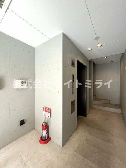 新宿区早稲田鶴巻町の賃貸マンションのロビー| 
