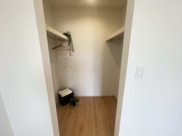 豊見城市金良Ⅲ（全10棟）C号棟の収納|C号棟　洋室7.5帖＋WIC付き♪
