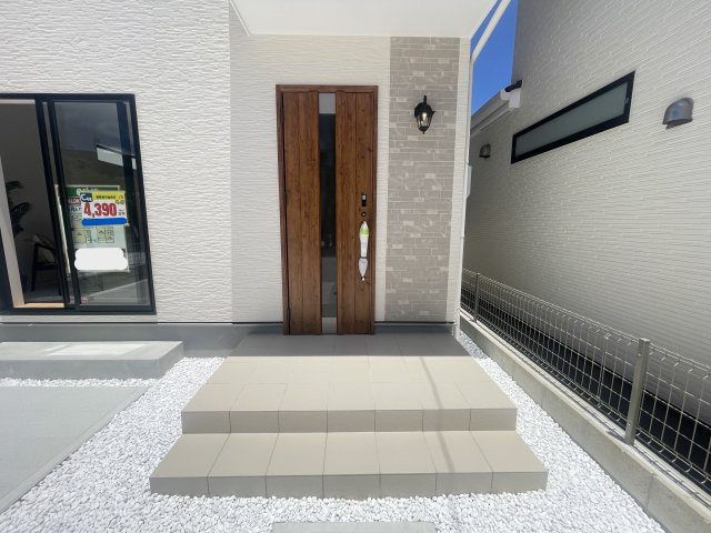 豊見城市金良Ⅲ（全10棟）C号棟の玄関|C号棟　スマートキー付き♪