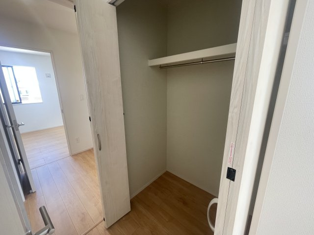 豊見城市金良Ⅲ（全10棟）C号棟の収納|C号棟　洋室5.25帖＋CL付き♪