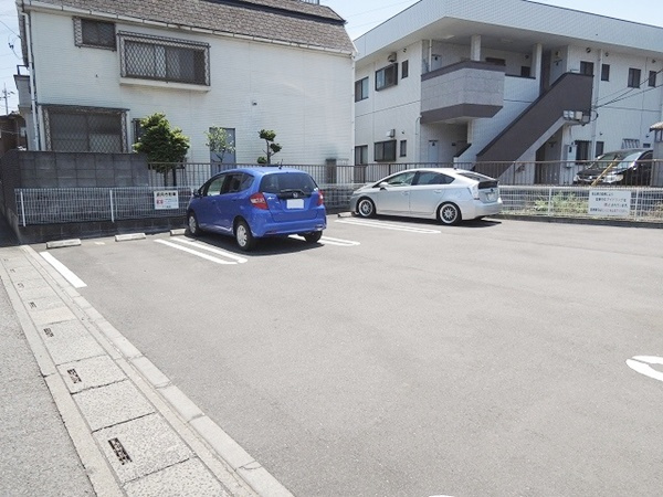 アプローズの駐車場