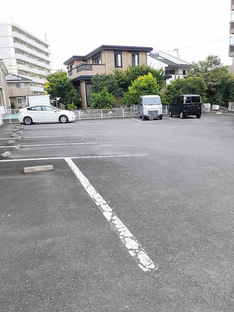 サンフェスタ津福の駐車場|駐車スペースもあります☆