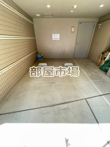 スプレスター上野根岸の駐車場