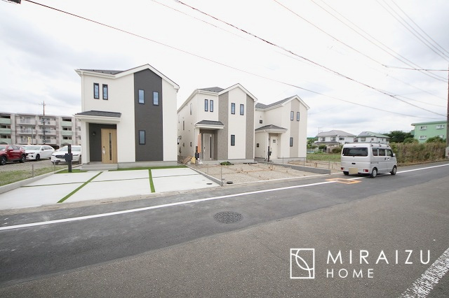 【前面道路含む現地写真】 | 前面道路☆運転が不安な方も安心な前面道路、きちんと幅員のある道路は女性にも安心です。整備されている道路は気持ちも良いですね♪