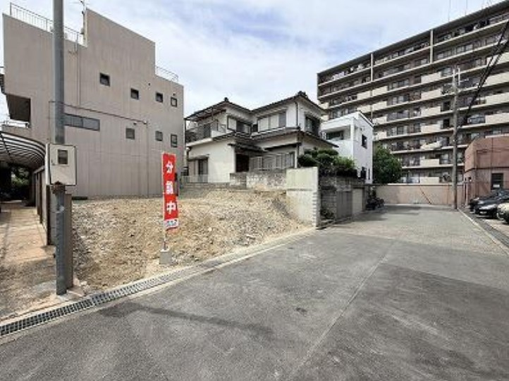 五月が丘南　新築戸建用土地の前面道路含む現地写真