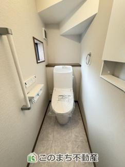 【トイレ】 | ワイウッドコート佐野市堀米町　第6期　 | 同社施工物件写真。※建具やフローリング、その他仕様が異なる場合がございます。