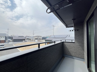 【バルコニー】 | ワイウッドコート佐野市堀米町　第6期　 | 同社施工物件写真。※建具やフローリング、その他仕様が異なる場合がございます。
