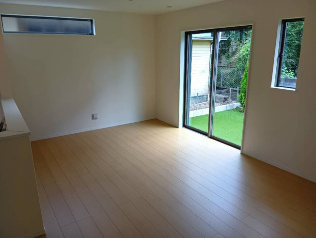 【居間・リビング】 | 沼津市下香貫2095番 新築建売分譲住宅 建物＋土地 TW06191 | 沼津市下香貫清水　A号棟　リビング　※令和8年8月10日撮影