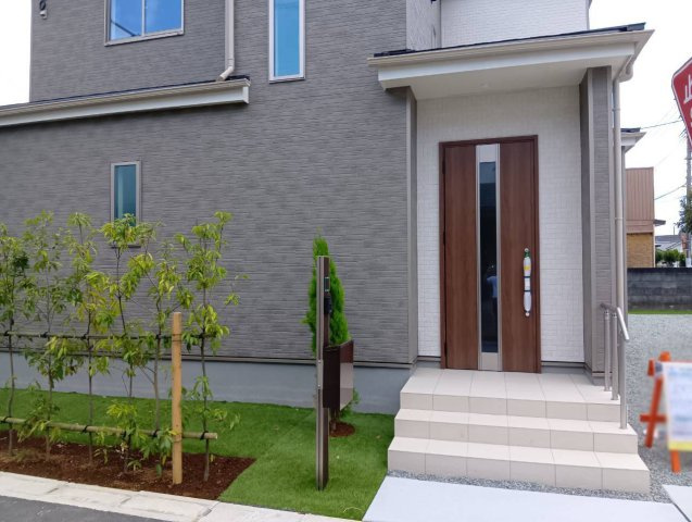 【玄関】 | 沼津市下香貫2095番 新築建売分譲住宅 建物＋土地 TW06191 | 沼津市下香貫清水　A号棟　玄関　※令和8年8月10日撮影