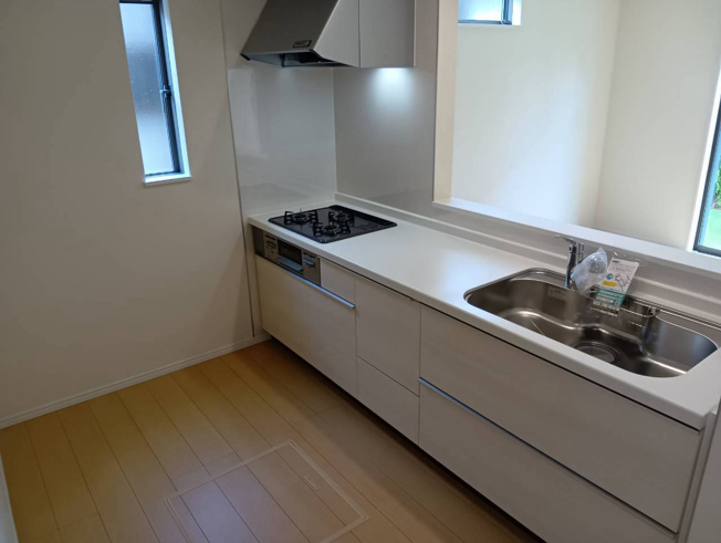 【キッチン】 | 沼津市下香貫2095番 新築建売分譲住宅 建物＋土地 TW06191 | 沼津市下香貫清水　A号棟　キッチン　※令和8年8月10日撮影
