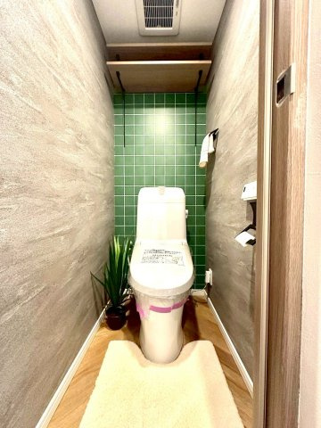 シンフォニックヒルズふれあいの街のトイレ|【トイレ】
施行事例
落ち着いた色調で統一されたトイレは、コンパクトながらも快適性を重視した上質な空間となっています。