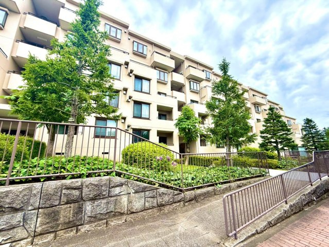 シンフォニックヒルズふれあいの街の外観|街並みに調和しながらも存在感を放つ佇まい。