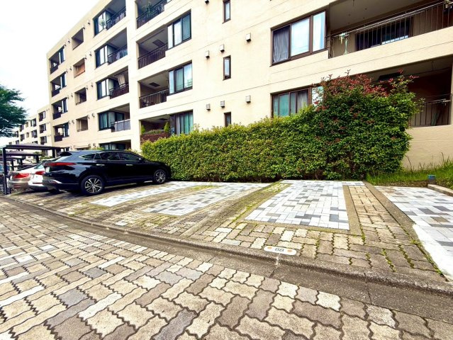 シンフォニックヒルズふれあいの街の駐車場|愛車を身近に管理できる敷地内駐車場を確保。