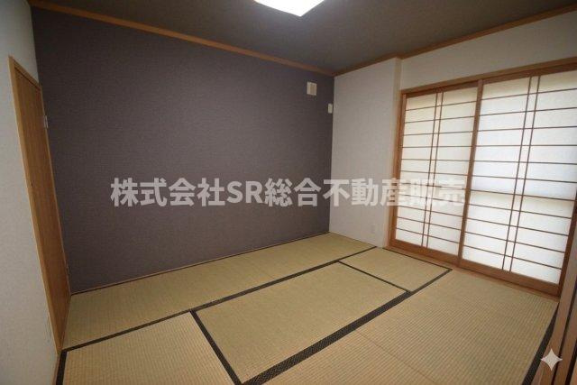 吉田3丁目中古戸建の和室|リビング横の和室は少し横になったり、客間としても使えます！（室内写真は加工により家具等を消しています。）