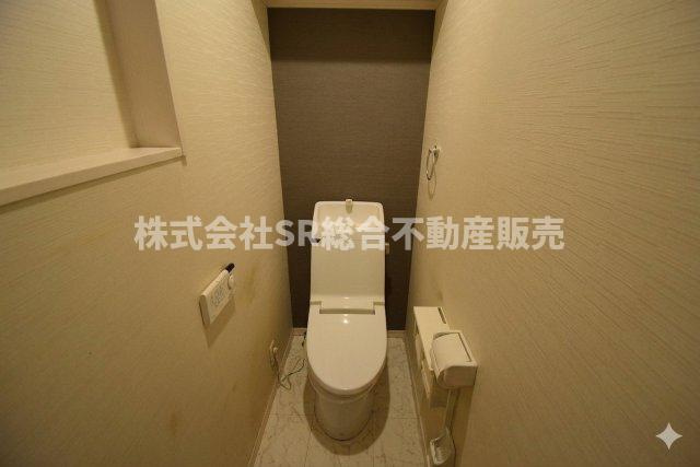 吉田3丁目中古戸建のトイレ|温水洗浄便座もございます♪（室内写真は加工により家具等を消しています。）