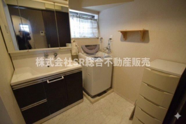 吉田3丁目中古戸建の脱衣所|室内洗濯機置場有♪清潔感のある脱衣場です！（室内写真は加工により家具等を消しています。）