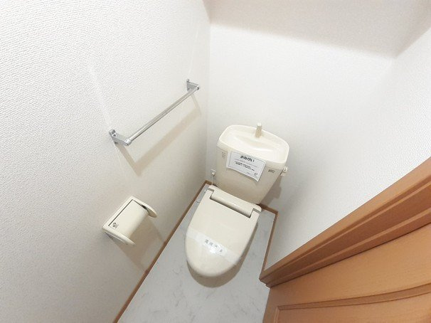 アーバン・フォレストＢのトイレ|落ち着いた色調のトイレです