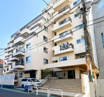 マンション市ヶ谷のエントランス