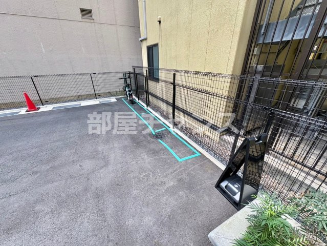プレサンス上前津エレスタの駐車場