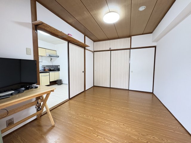 紅葉ガ丘ガーデンハイツA棟の洋室|令和６年和室から洋室に変更。収納も奥行きがあり〇