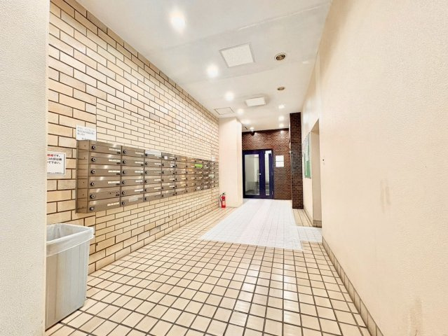 中銀南長崎マンシオンのロビー|2026.07.12撮影

現地ご見学希望・資料請求などお気軽にお問い合わせ下さい！
03-5990-5201