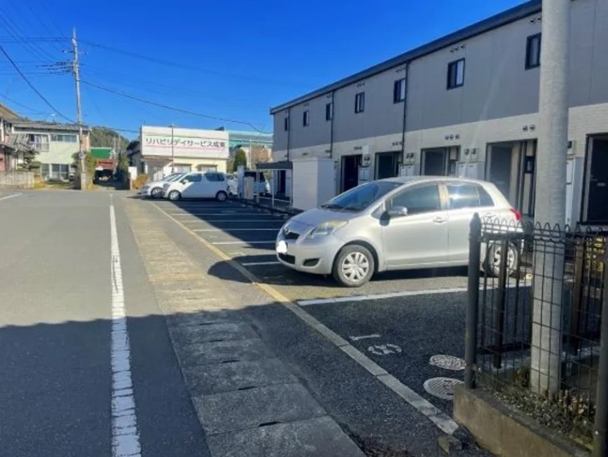 レオパレスシュマンの駐車場
