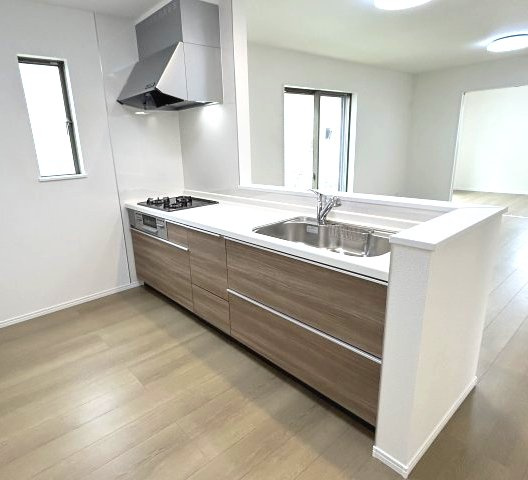 ハートフルタウン 前橋市朝日が丘町8番19　Ａ号棟のキッチン|【イメージ画像】人気のカウンターキッチン採用です☆
コンロも３口ご用意しています！調理スペースも広くストレスなくお料理できます。
浄水器つきなので美味しいお水も飲めますよ♪