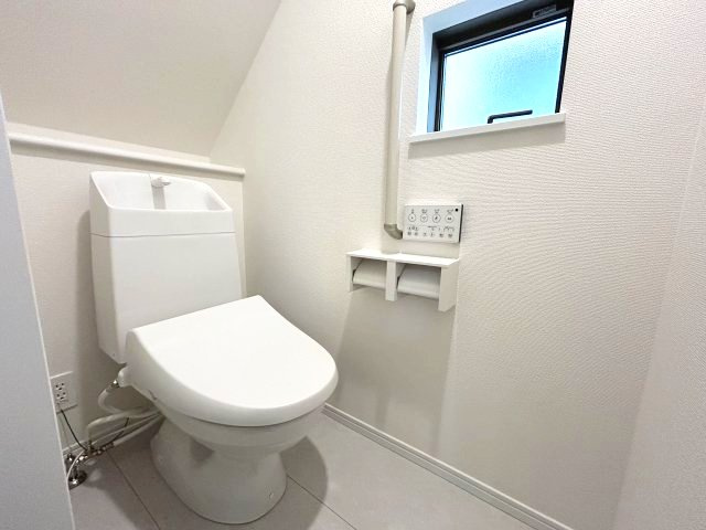 ハートフルタウン 前橋市朝日が丘町8番19　Ａ号棟のトイレ|【イメージ画像】1階トイレです。清潔感のある白を基調としています。
温水洗浄・便座暖房機能の付いた快適なトイレです☆
