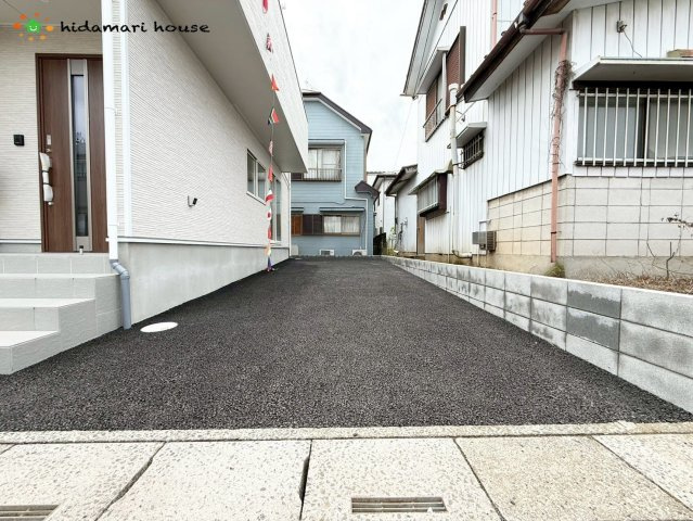 伊奈町本町第3　新築戸建　クレイドル01の駐車場