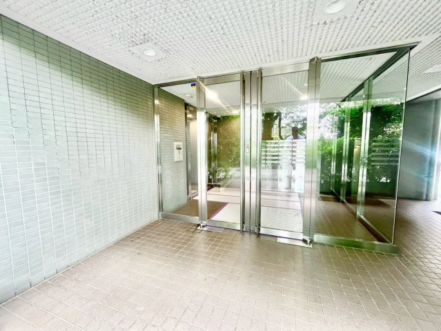 フォレステージ西早稲田のエントランス