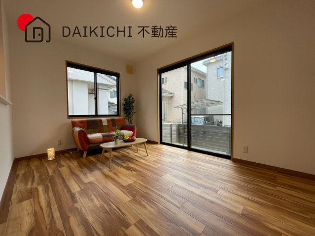 【居間・リビング】 | 鴻巣市生出塚1丁目　中古戸建