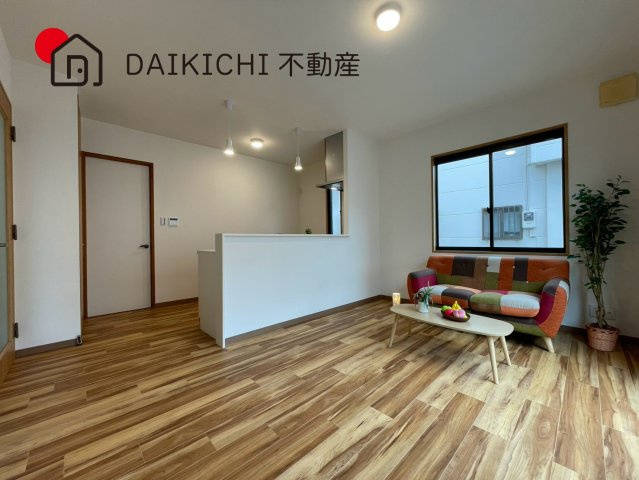 【居間・リビング】 | 鴻巣市生出塚1丁目　中古戸建