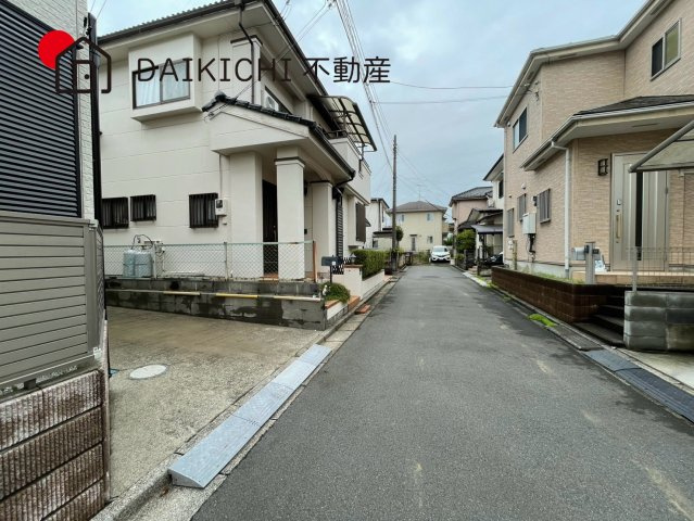 【前面道路含む現地写真】 | 鴻巣市生出塚1丁目　中古戸建