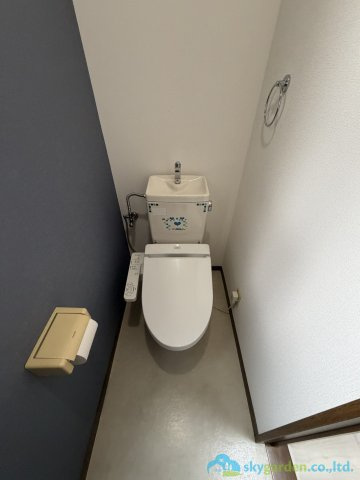 平塚市西真土　中古戸建のトイレ