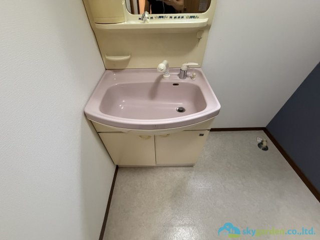 平塚市西真土　中古戸建の独立洗面台