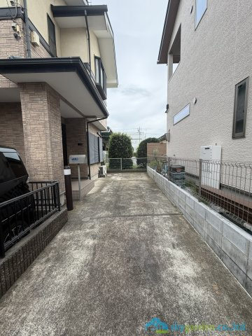 平塚市西真土　中古戸建の駐車場