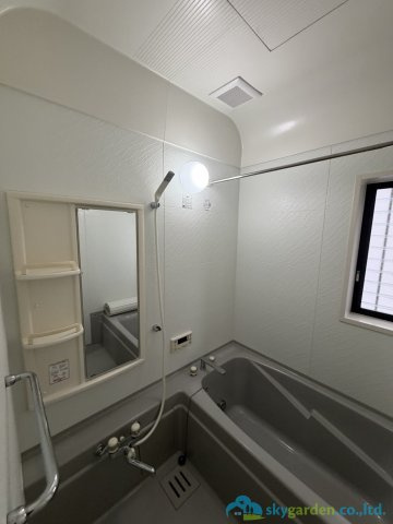 平塚市西真土　中古戸建の浴室