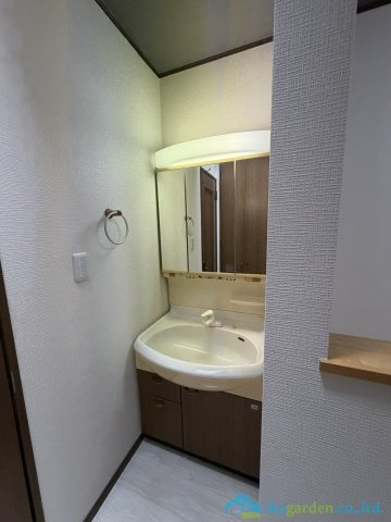 平塚市西真土　中古戸建の独立洗面台