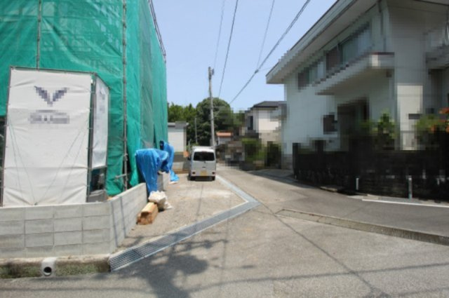 瀬戸西町1丁目　新築戸建　の前面道路含む現地写真