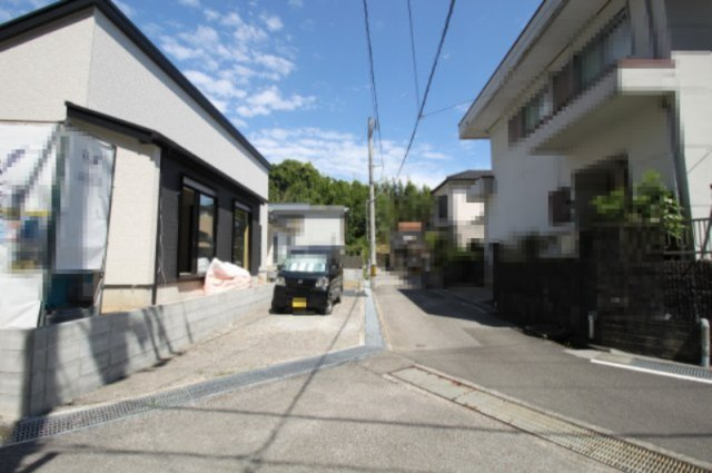 瀬戸西町1丁目　新築戸建　の前面道路含む現地写真