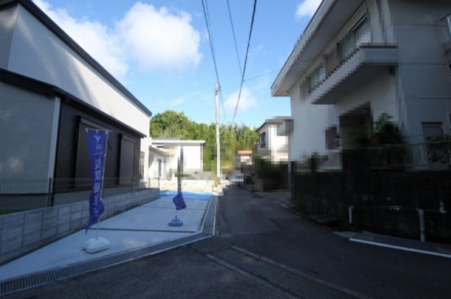 瀬戸西町1丁目　新築戸建　の前面道路含む現地写真|前面道路　西側　幅6.2ｍ　公道　接面16.1ｍ　／南側　幅4.0ｍ　公道　接面　12.5ｍ