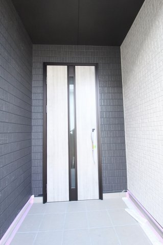 瀬戸西町1丁目　新築戸建　の玄関