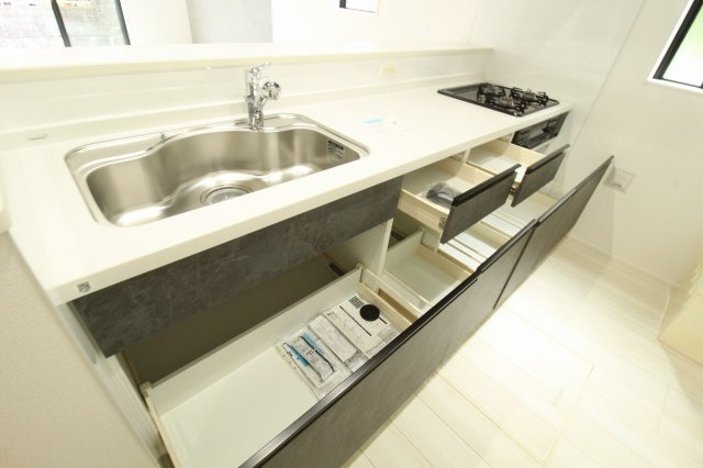 瀬戸西町1丁目　新築戸建　のキッチン|収納